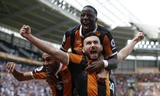 Các cầu thủ Hull City ăn mừng bàn nâng tỷ số lên 2-1.