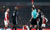 Pogba nhận thẻ đỏ trực tiếp vì phạm lỗi thô bạo với Hector Bellerin.