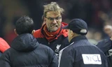 Jurgen Klopp từ chối bắt tay Tony Polis.