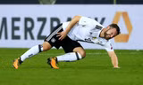 Shkodran Mustafi dính chấn thương rất nặng.
