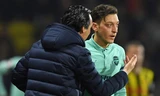 HLV Unai Emery không muốn nhắc tới Mesut Ozil ở thời điểm này.