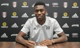 Timothy Fosu-Mensah đã đặt bút ký hợp đồng với Fulham.