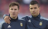 Aguero muốn Messi về Man City và sát cánh với mình.