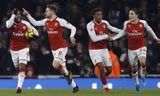 Aaron Ramsey nghỉ hết năm vì chấn thương.