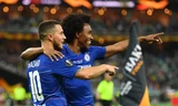 Willian nhận lại áo số 10 từ Hazard.