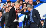 Wenger khẩu chiến với Mourinho.