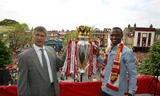 Patrick Vieira trước cơ hội thay thế HLV Arsene Wenger dẫn dắt Arsenal.