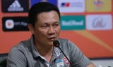 HAGL thua trận, HLV Nguyễn Quốc Tuấn đổ lỗi cho mặt sân.