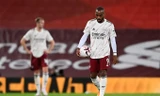Alexandre Lacazette và các đồng đội để thua ngược trước Liverpool.