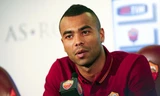 M.U xem xét chiêu mộ Ashley Cole.
