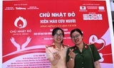 Bạn trẻ tham gia hiến máu tại chương trình. Ảnh H. Văn