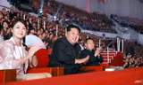 Nhà lãnh đạo Triều Tiên Kim Jong-un và Phu nhân Ri Sol-ju trong một lần xuất hiện công khai. Ảnh: KNS.