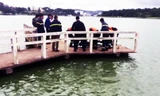 Vớt thi thể nổi trên hồ Xuân Hương.
