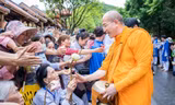 Quảng Ninh yêu cầu chùa Ba Vàng gỡ bỏ clip cúng dường nhận tiền phản cảm