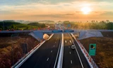 Đón bình minh trên tuyến cao tốc đẹp nhất Việt Nam