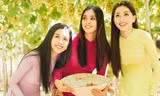 Top 3 Hoa hậu Việt Nam 2018 diện áo dài xinh đẹp thăm tháp Chàm