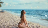 Á hậu Thuỳ Dung khiến fans xúyt xoa với loạt ảnh bikini nóng bỏng trên biển