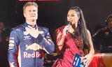 Phương Mai lộng lẫy khoe sắc bên tay đua F1 huyền thoại David Coulthard