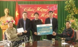 Báo Tiền Phong và Ngân hàng BIDV trao quà tại Trung tâm Điều dưỡng Thương binh Thuận Thành
