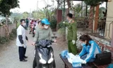 Người dân Bắc Giang khai báo y tế