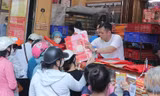 Xếp hàng mua bánh trung thu ở làng nghề nổi tiếng nhất Hà Nội 