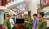 Cơ quan điều tra tống đạt các quyết định đối với Ong Thế Xuân.