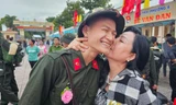 Phút giây xúc động của hàng nghìn thanh niên miền Tây lên đường nhập ngũ