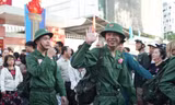 Những hình ảnh xúc động tại Lễ giao nhận quân TP.HCM: Tự hào màu áo lính, bịn rịn lời chia tay