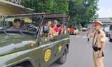 CSGT Hà Nội xử lý nhiều tài xế xe 'u-oát' chở khách vi phạm
