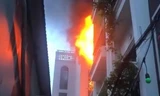 Lửa cháy ngùn ngụt tại tầng 3 ngôi nhà ở Hà Nội