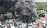 Hà Nội: Cháy lớn tại ngôi nhà nằm trong khu dân cư ở quận Long Biên
