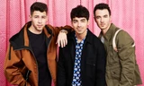 Bắt tay với Karol G, Jonas Brothers lộ rõ tham vọng tấn công thị trường nhạc Latin?