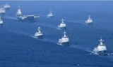 Tàu sân bay Liêu Ninh cùng các khu trục hạm Trung Quốc trong một đợt tập trận trên biển ĐôngẢnh: AP