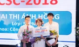 Mai Thị Ánh Hồng nhận giải thưởng Sinh viên tài năng CSC trị giá 120 triệu đồng. Ảnh: NVCC
