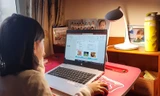 Học sinh học trực tuyến Ảnh: Thu Thủy