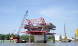 Thi công cầu trên tuyến cao tốc Bến Lức - Long Thành Ảnh: VEC