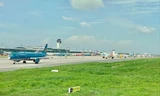 Máy bay xếp hàng dài đợi tới lượt cất cánh tại sân bay Tân Sơn Nhất (TPHCM)Ảnh: H.V 