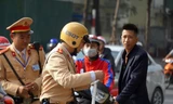 CSGT Hà Nội ra quân xử phạt vi phạm nồng độ cồn theo Nghị định 100 Ảnh: Nguyễn Hoàn