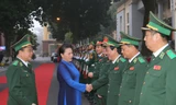 Các tướng lĩnh Bộ Quốc phòng và Bộ đội Biên phòng đón Chủ tịch Quốc hội Nguyễn Thị Kim Ngân vào sáng 14/1