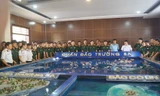 Các đại biểu về dự tập huấn tham quan mô hình quần đảo Trường Sa tại Lữ đoàn 146, Vùng 4 Hải quân