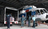 Bộ đội Không quân vận chuyển gạo, nhu yếu phẩm cho người dân bị cô lập ở Phước Sơn, Quảng Nam