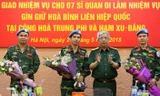 Lãnh đạo Bộ Quốc phòng chúc mừng các sĩ quan gìn giữ hoà bình vừa hoàn thành nhiệm vụ trở về nước. Ảnh: Nguyễn Minh