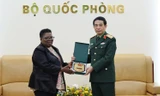 Đại tướng Phan Văn Giang chúc mừng thành tựu công nghiệp quốc phòng của Nam Phi