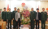 Đoàn đại biểu Báo Tiền Phong chúc mừng Bộ Tư lệnh Bộ đội Biên phòng, sáng 22/12