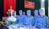 Lãnh đạo Lữ đoàn tàu ngầm 189 tham quan các sản phẩm dự thi