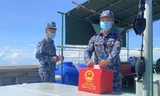 Cán bộ, chiến sĩ trên Tàu 792 bỏ phiếu bầu đại biểu Quốc hội khóa XV và đại biểu HĐND các cấp nhiệm kỳ 2021-2026. Ảnh: Vùng 5 Hải quân