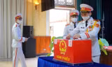 Chiến sĩ BTL Bảo vệ Lăng Chủ tịch Hồ Chí Minh thực hiện quyền bầu cử, sáng 23/5