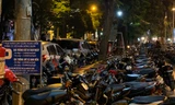 'Bát nháo' dịch vụ trông xe tại trung tâm Hà Nội dịp Tết