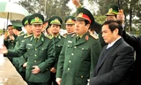 Đại tướng Phùng Quang Thanh và ông Phạm Minh Chính kiểm tra thực địa khu vực cửa sông Bắc Luân