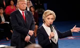 Hai ứng viên tổng thống Mỹ tại cuộc tranh luận trực tiếp thứ hai hôm 10/10. Ảnh: AP